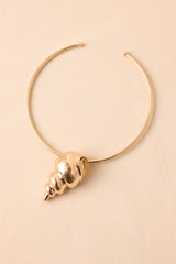 La Mer Charm Gold Shell Collar Necklace