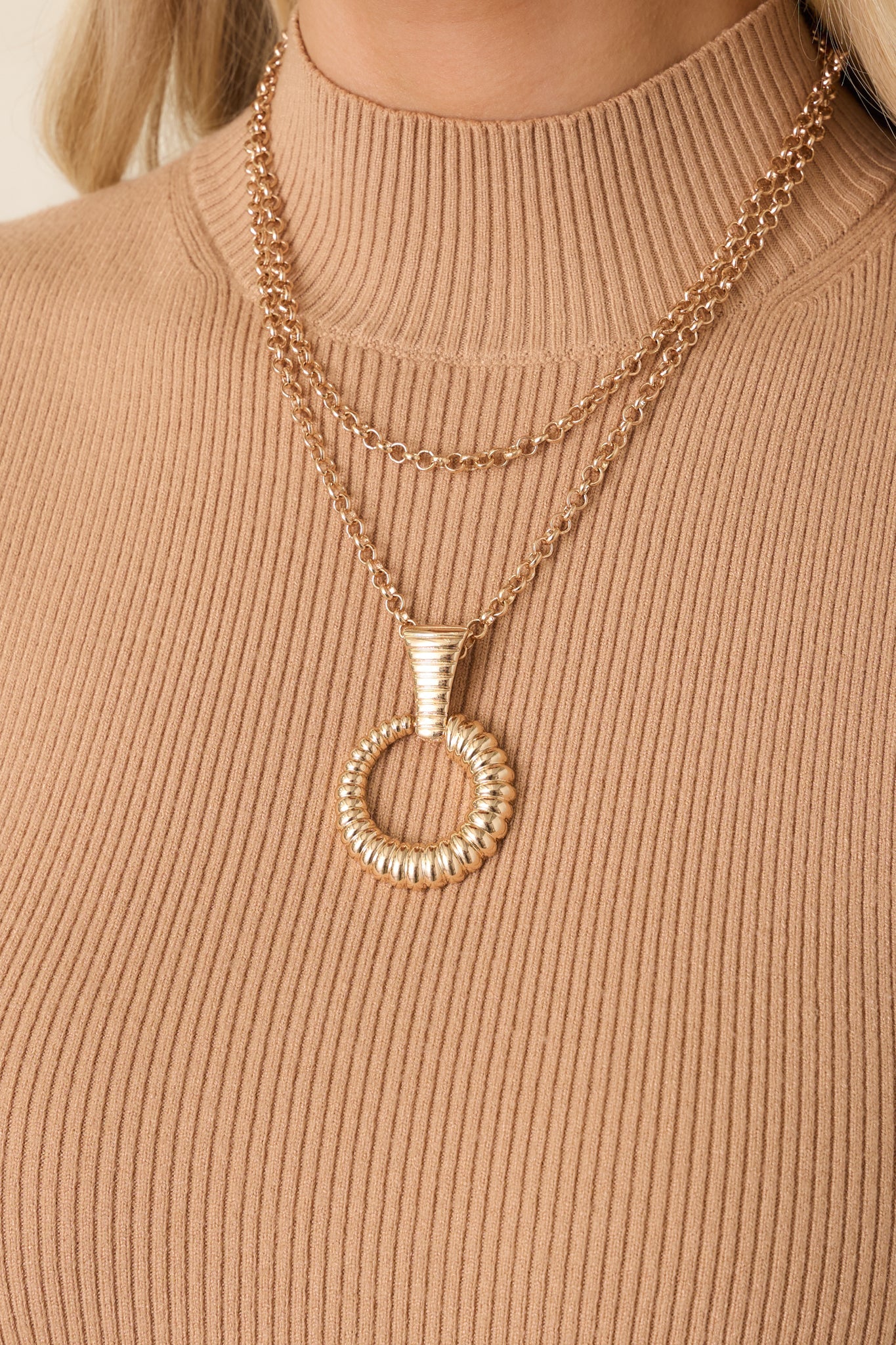 Confident Glamour Gold Necklace