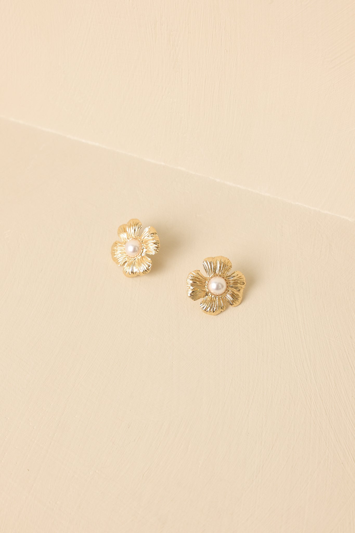 Made to Bloom Pearl & Gold Sculpted Flower Earrings