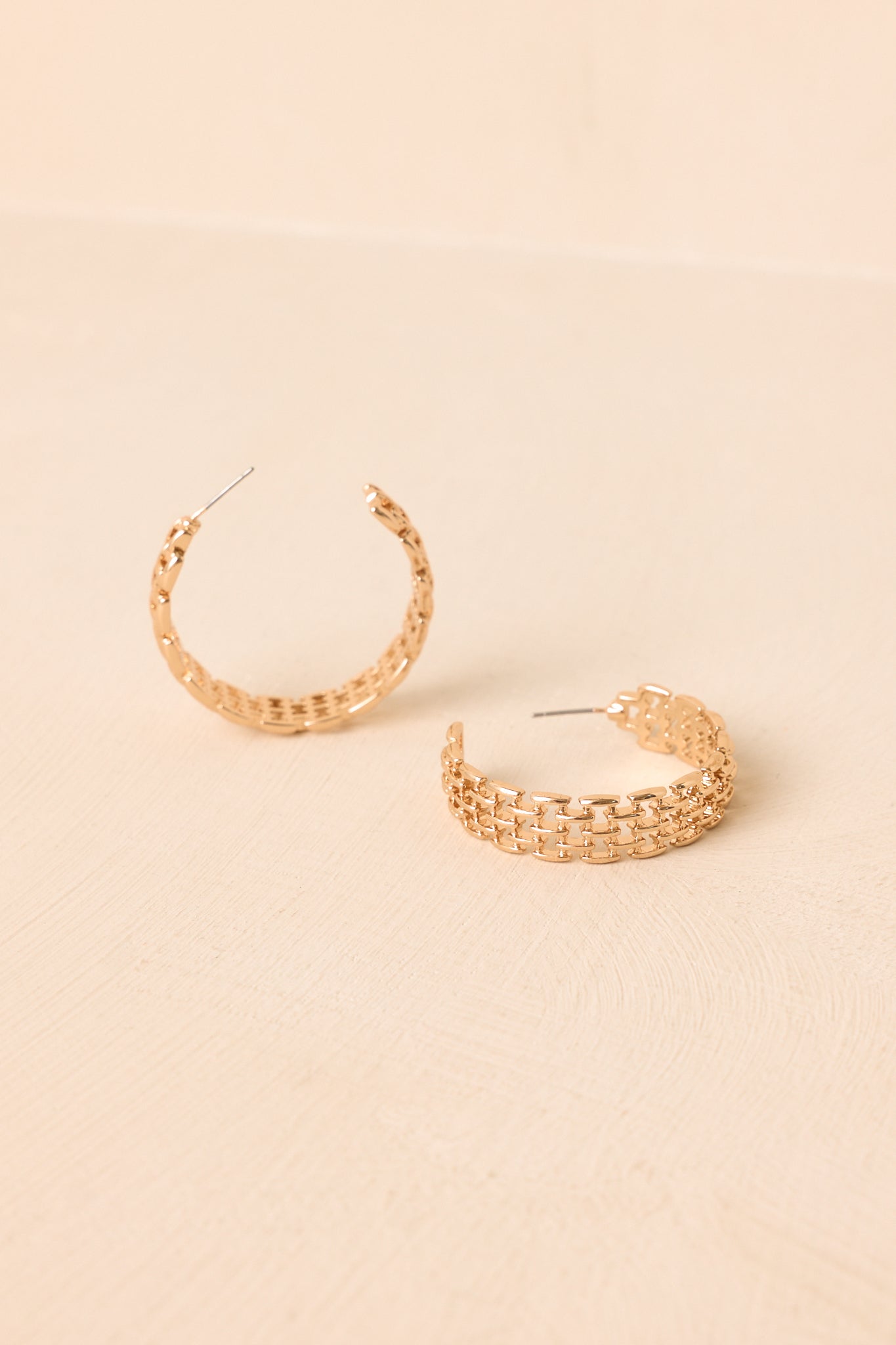 Going Places Gold Chain Mesh Texture Hoop Earrings