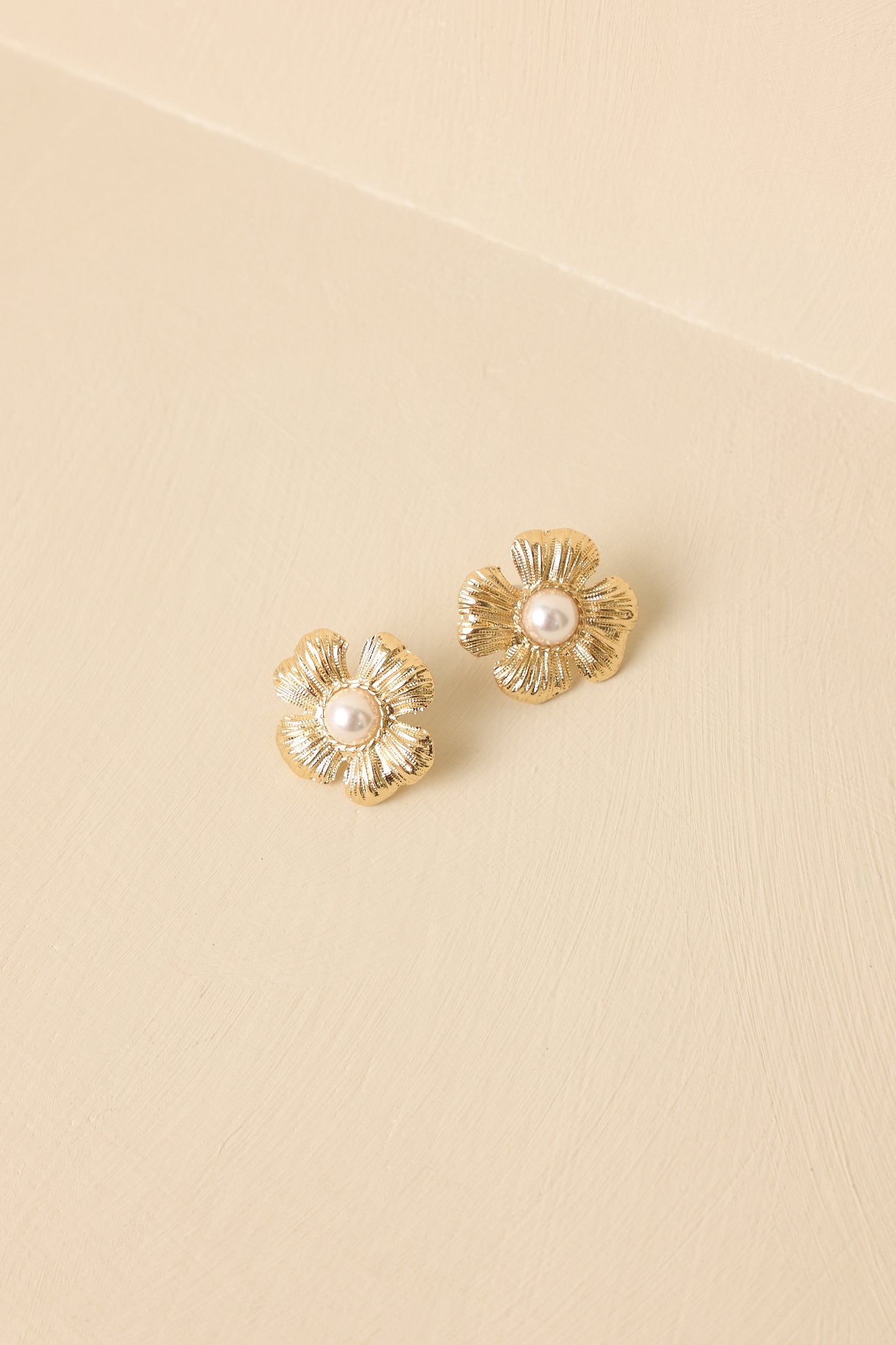 Made to Bloom Pearl & Gold Sculpted Flower Earrings