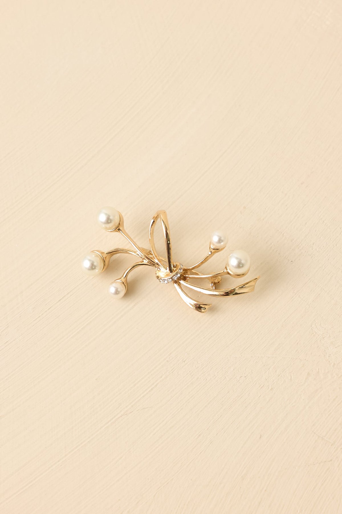 Tying It Together Pearl & Gold Bow Design Brooch