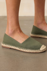 Not Just Pretty Green Canvas Close-Toed Espadrille Flats