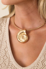 La Mer Treasure Gold Spiral Shell Collar Necklace