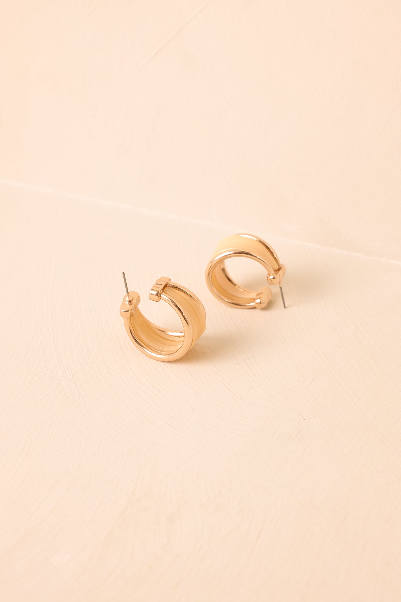 Meet Me Halfway Gold & Beige Resin Hoop Earrings