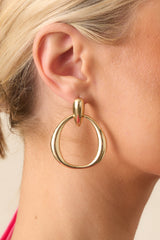 Kind Of A Big Deal Gold Circle Drop Link Earrings